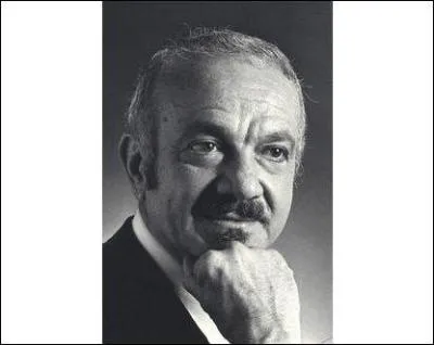 L'activit qui a rendu Astor  Piazzolla  clbre est la musique. De quoi jouait-il ?