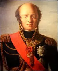 Ds son retour, Napolon rorganise l'arme afin de faire face  ses ennemis. Quel marchal d'Empire, le seul  n'avoir jamais t vaincu sur le champs de bataille, tait le ministre de la Guerre de son gouvernement des Cent-Jours ?