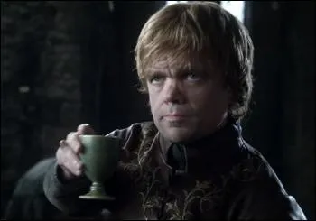 Que fait Tyrion Lannister la premire fois qu'on le voit ?