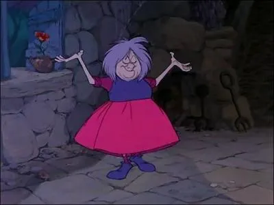 Alors qu'Arthur s'introduit chez Madame Mim par la chemine, que fait cette dernire ?
