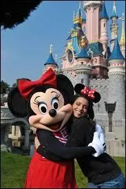 Son nom complet est Tal Benyerzi, ce qui signifie :