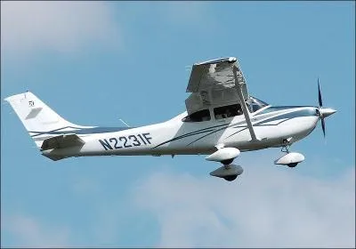 Quel est l'autre nom souvent donné aux avions de tourisme ?