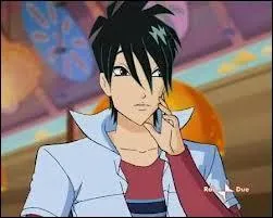 Comment s'appelle ce jeune homme (copain de Roxy) ?