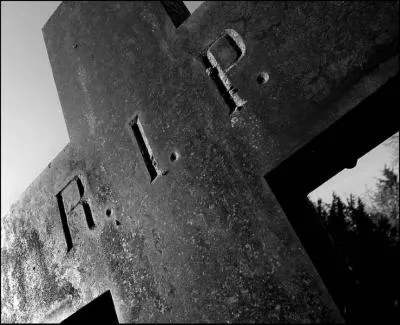 Pour faire une petite liaison avec la question 14, qui meurt parmi ces personnages ?