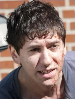 Randall Culver, un jeune homme membre du groupe de Dave et Tony, les deux hommes abattus dans le bar par Rick, s'est fait tuer. Par qui, et comment ?