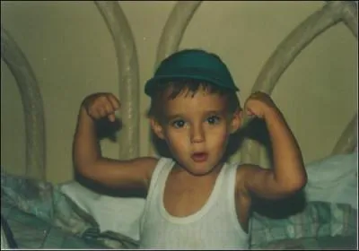 Pourquoi Len se met-il avec Lara ?