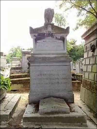 Gnral et politicien, devenu baron en 1819, n  Paris en 1785, je commence ma carrire sous l'Empire, et deviens sous la Seconde Restauration officier de la Garde Royale, marchal de camp, chef de bataillon, aide de camp du prince de Cond ( je serai au centre d'un scandale, lors de la mort douteuse de ce dernier) et dput Orlaniste du Gard. Dcd en 1857, je suis ...