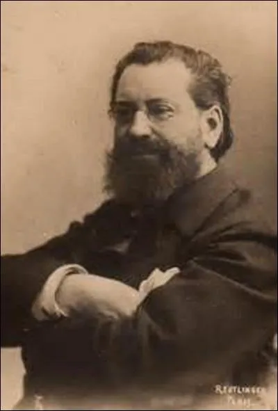 Journaliste, crivain, polmiste et politicien, fondateur du journal  La Libre Parole , antidreyfusard, nationaliste et antismite, je nais  Paris le 3 mai 1844. galement crateur de la  Ligue nationale antismique de France , j'cris des livres, essais et pamphlets comme  La France juive  en 1886. Dput d'Alger de 1898  1902, je dcde le 3 fvrier 1917 et suis enterr dans la division n94