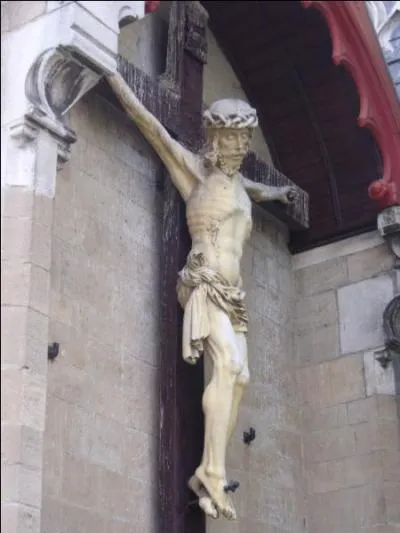 Il fut le chef des croiss contre les albigeois. Qui est ce seigneur ?