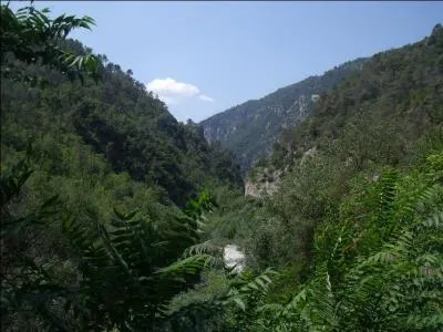 Une de ces cits n'est pas situe dans les Hautes-Alpes. Laquelle ?