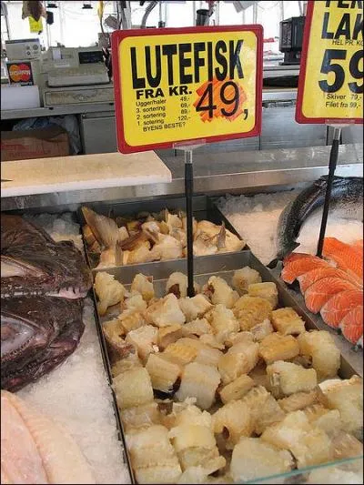 Le lutefisk est un plat sudois prpar avec :