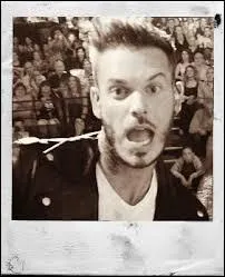 Quand s'est-il teint les cheveux en blond ?