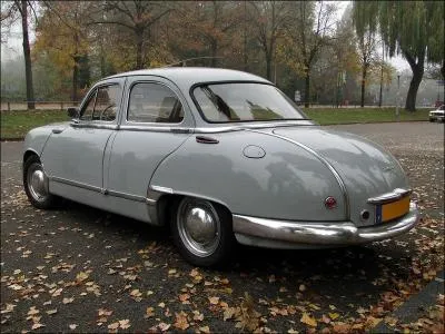 En pleine Guerre froide, un oncle eut aussi une voiture rare, mais personne n'en voulait parce que...