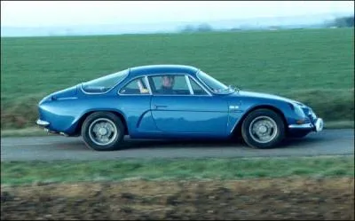 Et comme il n'y avait pas de limitation de vitesse, mon cousin Jean-Claude faisait Paris-La Rochelle en 4 heures ! Il pilotait en 1968 :