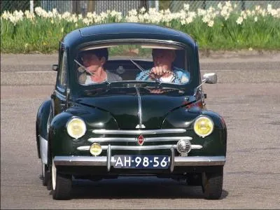 Alors que, pendant ce temps, ma grand-tante se rendait au travail avec son "noyau de pêche" !