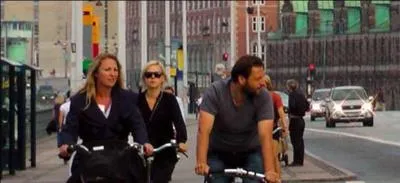 Au Danemark, que doit faire chaque automobiliste lorsqu'il utilise son vhicule ?