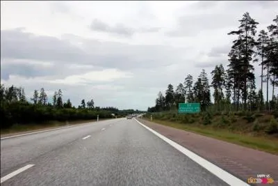 En sude, que faut-il faire lorsque votre vhicule se fait doubler par un autre ?