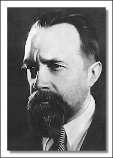 (1881-1950) Il a crit 27 symphonies.