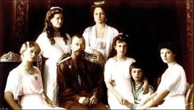 Le 17 Juillet 1918, le tsar et toute sa famille sont assassins vers minuit, sur les ordres de Lnine. Cette excution met fin  la monarchie en Russie. Combien de personnes seront excutes ?