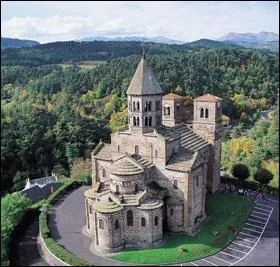 L'Auvergne est une rgion riche en fromages. Sur la photo il s'agit du village de ...