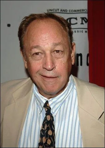 Par quel acteur le personnage de Jay Hicks est-il incarn ?