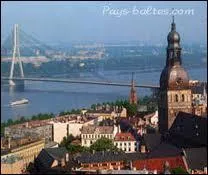 De quel tat balte Riga situe sur la mer Baltique est-elle la capitale ?