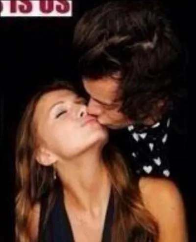 Il veut absolument embrasser une fille :