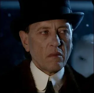 Qui joue le Docteur Walter Simeon ?