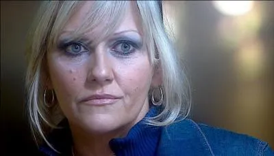 Qui joue Jackie Tyler ?