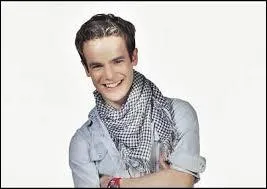 De qui Napo est-il le cousin ?