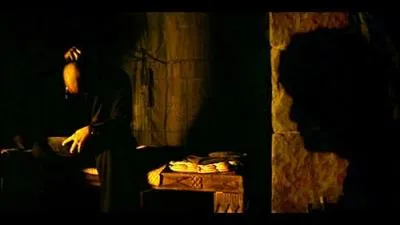 A la fin du film, par qui Kurtz est-il tu ?