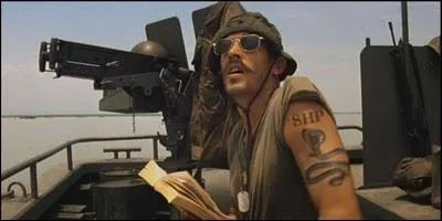 Qui Philipps charge-t-il de fouiller la jonque ?