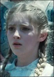 Comment s'appelle la petite sur de la fille de la 1ère question ?