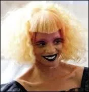 Comment s'appelle la styliste de Peeta Mellark ?