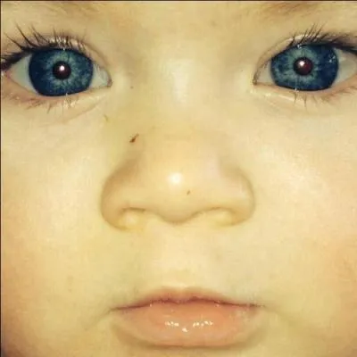 Comment s'appelle la fille de leur maquilleuse ?