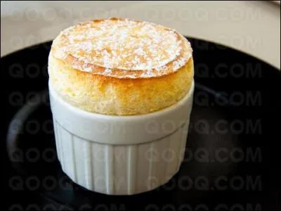 Certaines prparations culinaires sont dlicates, comme le souffl. Bien sr, il faut enduite lgrement le moule d'huile et saupoudrer d'un peu de farine. Mais aprs, une fois la prparation faite et avant de le mettre au four, il y a un truc qui marche bien. Lequel ?