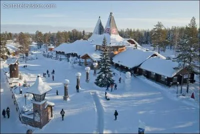 Dans quel pays se trouve la ville Rovaniemi , qui se proclame ville officielle du Pre Nol ?