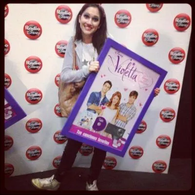 Quelle chanson a-t-elle crite avec Martina Stoessel ?