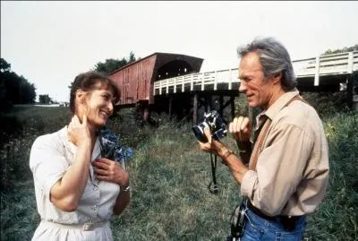 Film de et avec Clint Eastwood accompagn de la formidable et lumineuse Meryl Streep. Un homme et une femme reviennent dans la ferme de leur enfance pour rgler la succession de leur mre. Ils vont alors dcouvrir un pan de la vie de cette dernire qu'ils ignoraient : sa brve et intense liaison avec un photographe de passage. En lien : Casta diva (Norma) de Bellini.