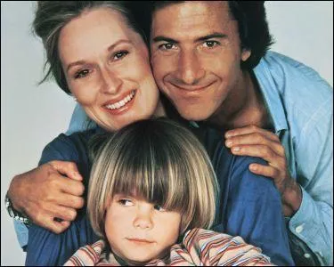 Film de Robert Benton : aprs le dpart de sa femme (Meryl Streep), un publicitaire (Dustin Hoffman) apprend son rle de pre et dfend ses droits au moment du divorce. En lien : Concerto pour mandoline de Vivaldi.
