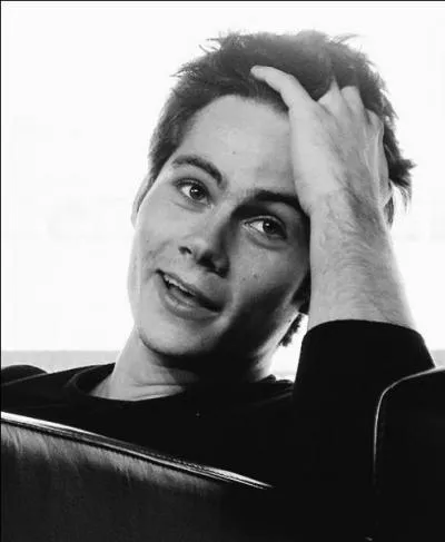 Depuis quand est-il en couple avec Britt Robertson (mars 2014) ?