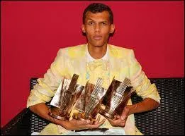 Quel prix reoit-il pour son album  Cheese  en 2011 ?