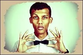 Stromae porte toujours... .