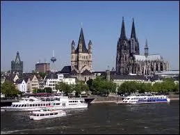 Pour visiter la ville de Cologne, nous devons nous rendre ...