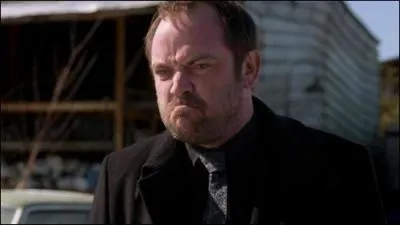 Quel surnom donne Crowley  Sam ?