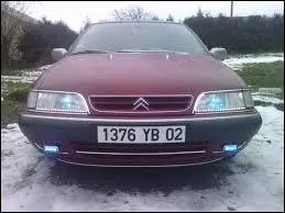 Dans cette srie, quelle ville ne se situe pas dans le dpartement indiqu par le numro de cette plaque ?