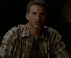 Quel homme de la famille Salvatore est le sosie de Silas ? 