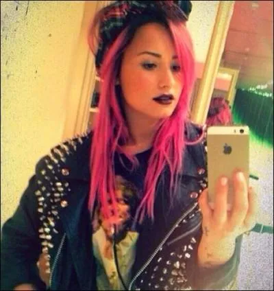 Qui seront les invites du Neon Lights Tour de Demi ?