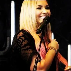 Pour la saison 6 de  Glee , elle interprte Danielle. Mais qui est-elle ?