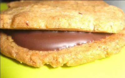 Ce signe est le symbole des  big kisses  : -X